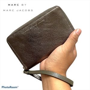 Marc By Marc Jacobs Two toned Metallic Front Wallet Wristlet